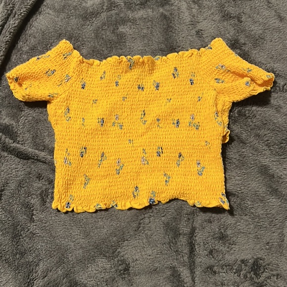 Hollister Crop Top - Picture 2 of 2